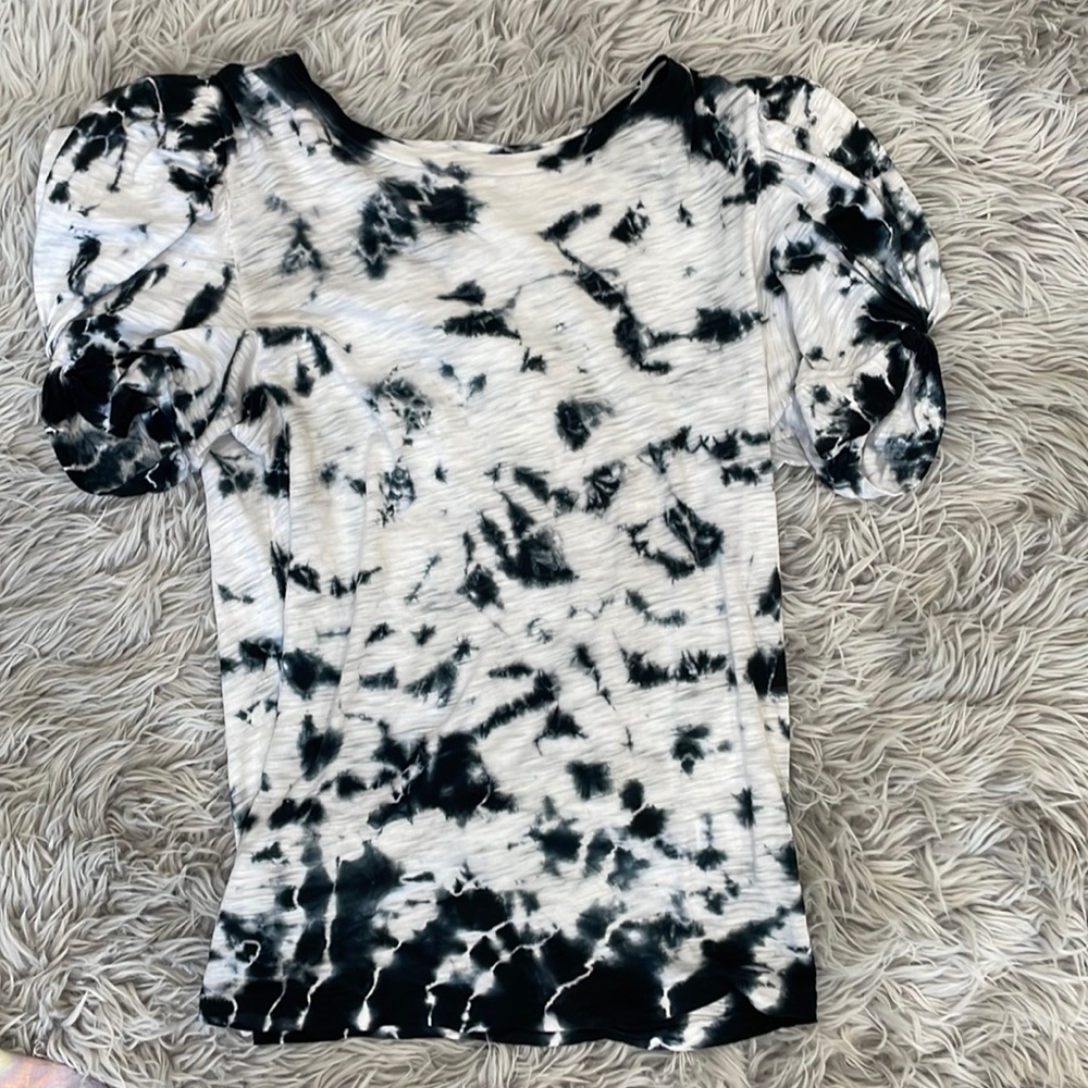 Black and white tie dye shirt with puff sleeves